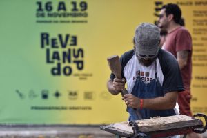 Américo Brasiliense leva seus famosos brinquedos de madeira ao Revelando SP