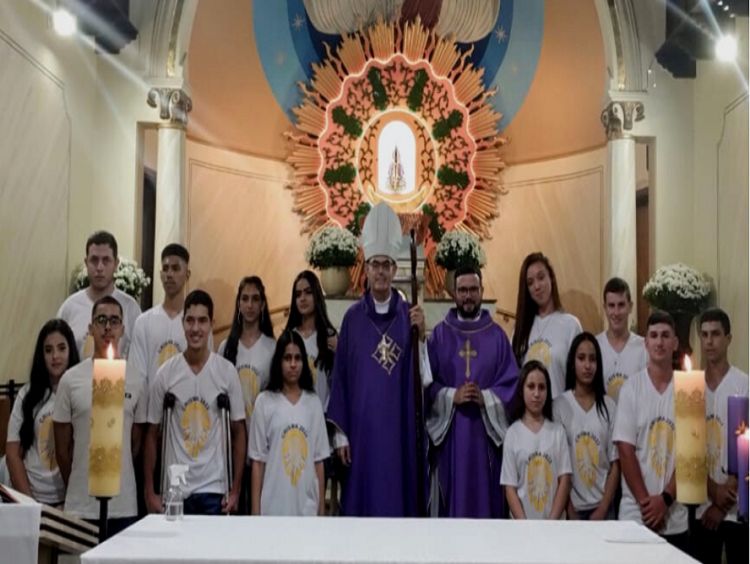 Bispo preside sacramento da crisma no Santuário de Nossa Senhora Aparecida da Babilônia