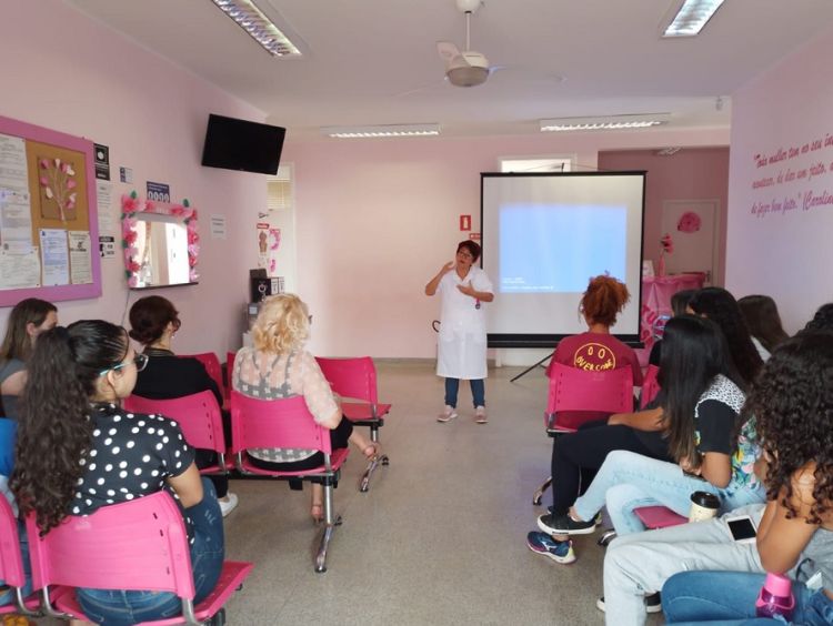 Prefeitura de Ibaté promove &quot;Plano de Ação do Outubro Rosa&quot; no Centro de Referência da Saúde da Mulher