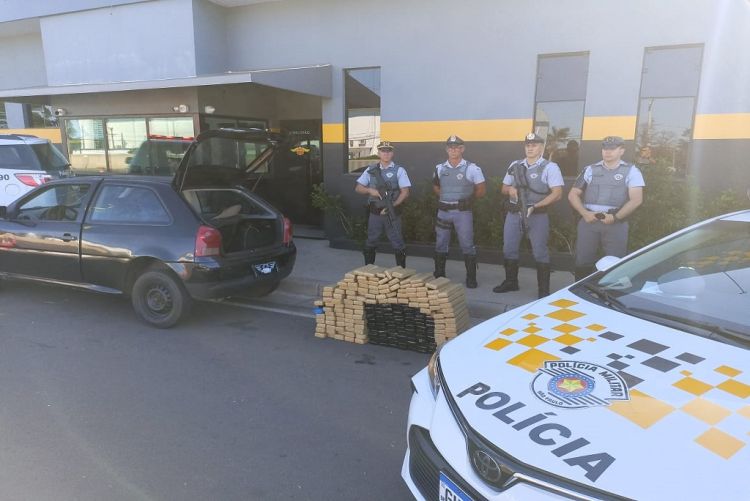 Homem é preso com 207 tijolos de maconha em Bauru