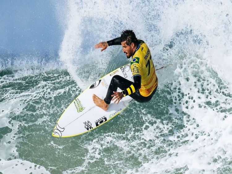 Surfe: Filipinho é tricampeão na África do Sul e carimba vaga em Paris