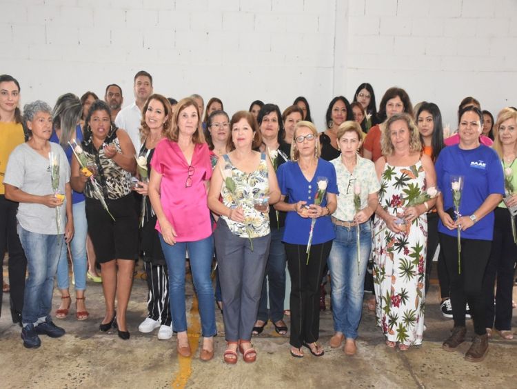 Saae presta homenagem a funcionárias no dia das mulheres