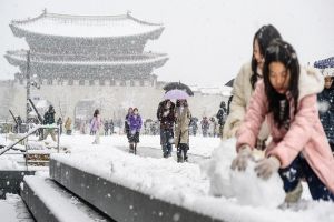 Nevasca histórica cobre Seul: veja imagens da maior neve desde 1907