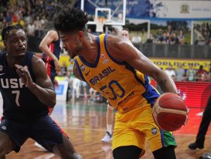 Brasil vence os EUA e leva última vaga para o Mundial de basquete