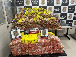 Denarc prende homem que transportava 1 tonelada de maconha em compartimento secreto de caminhão