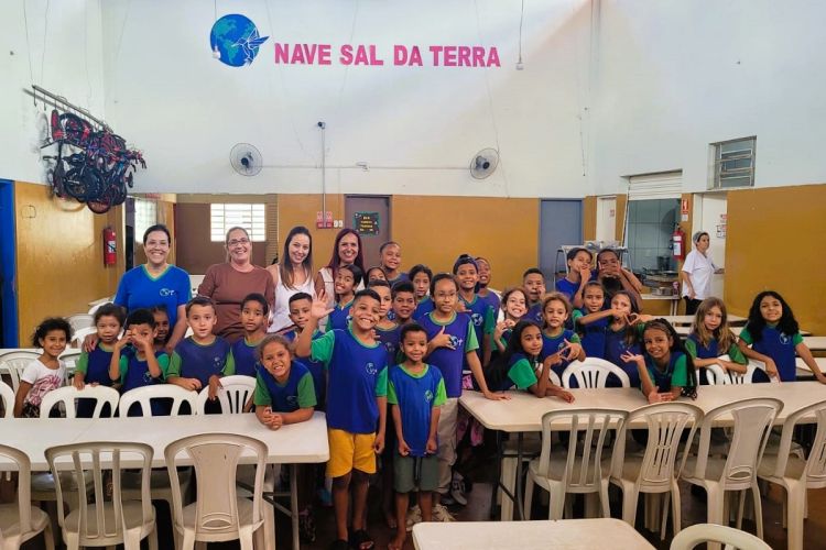 Herica Donato acompanha o trabalho realizado pela nave sal da terra