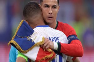 Cristiano Ronaldo opina sobre Mbappé: &quot;Não sabe jogar como centroavante&quot;