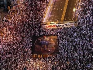 Milhares de pessoas participam de protestos em Israel sob sombra de ataques