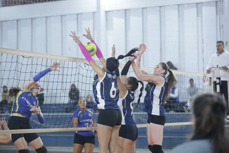 Vôlei feminino: AVS/Smec vence batalha de cinco sets e reabilita-se na APV