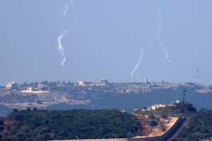 Hezbollah lança cerca de 30 foguetes contra Israel