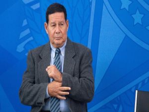 Lula chegou com espírito de revanche, diz Mourão