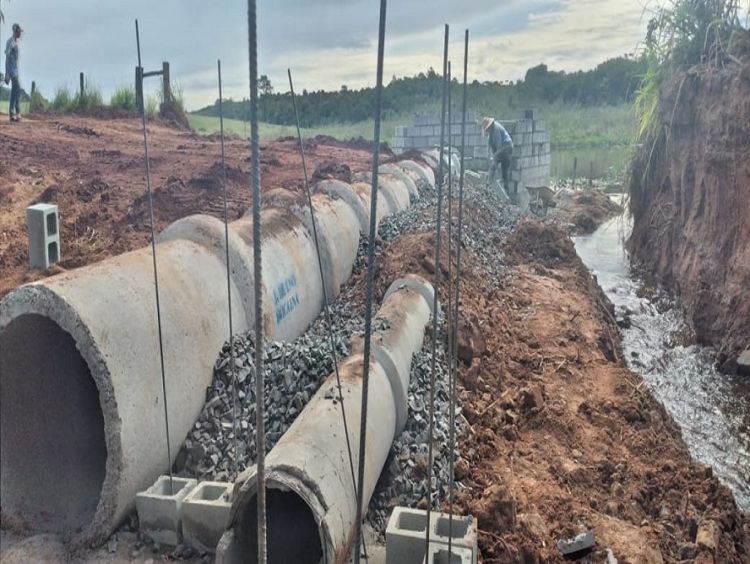 Prefeitura instala nova ponte na Estrada Rural &#039;Ernesto Pinca&#039;