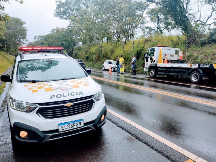 Capotamento deixa mulheres feridas em rodovia