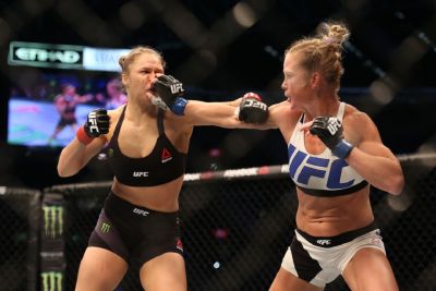 Holly Holm acusa Ronda de usar concussão como desculpa para perda de título