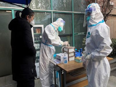 Epidemia de Covid-19 na China “basicamente” acabou, mas não completamente