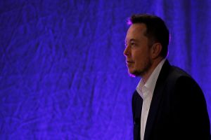 Acionistas da Tesla questionam pacote que tornou Musk o homem mais rico do mundo