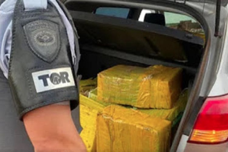 PM Rodoviária prende casal que transportava meia tonelada de maconha em carro furtado