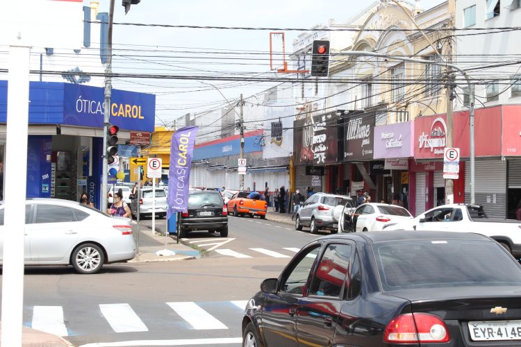 Saiba como vai funcionar o comércio nos feriados de abril