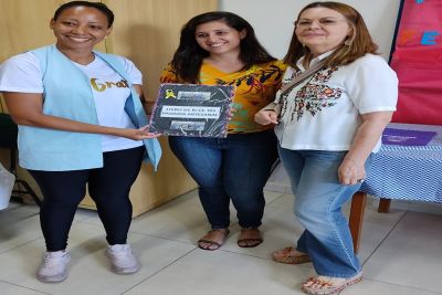 Fundo Social de Solidariedade entrega certificado de conclusão de curso de padaria artesanal para alunos da APAE