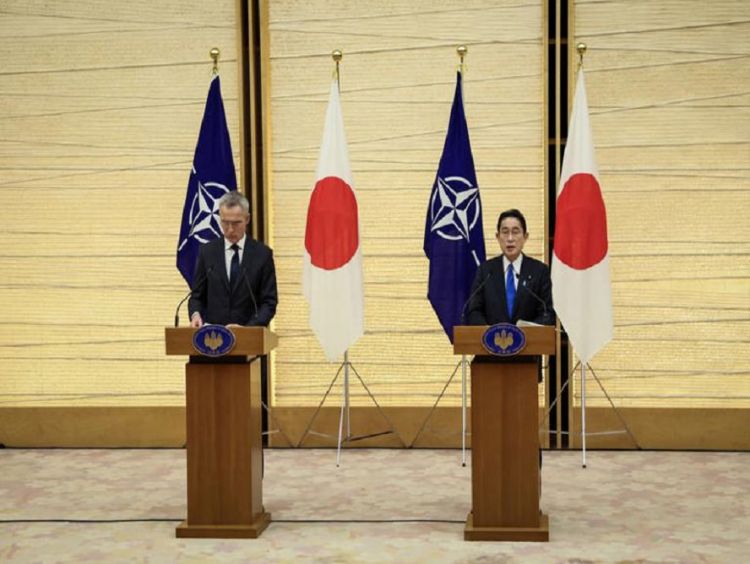 Stoltenberg e Kishida dão briefing conjunto em Tóquio