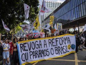 Governo Lula vai suspender implementação do novo ensino médio e mudanças no Enem