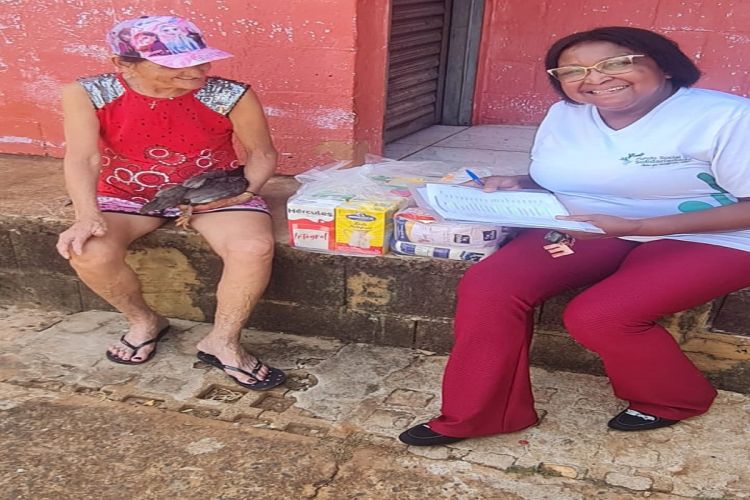 Fundo Social de Solidariedade entrega cestas básicas e brinquedos no distrito de Santa Eudóxia