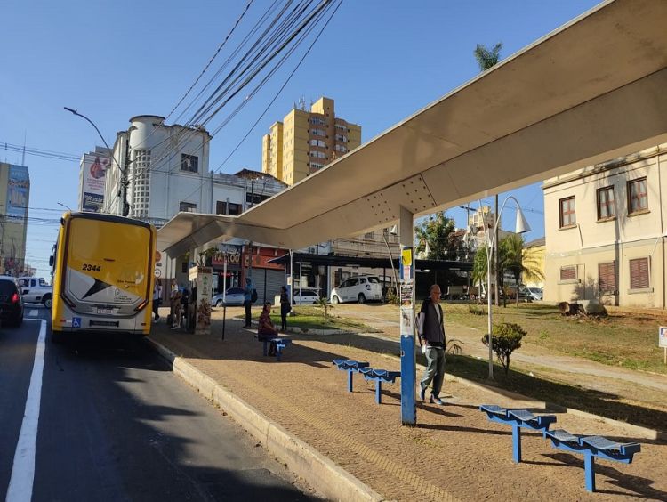 Prefeitura abre licitação para manutenção dos 233 abrigos de passageiros de ônibus