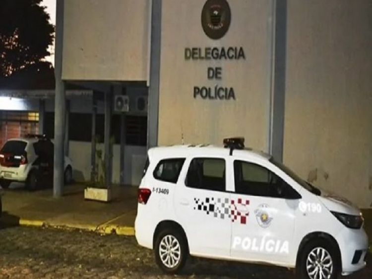 Homem apanha de populares após tentar convencer criança a entrar em seu apartamento