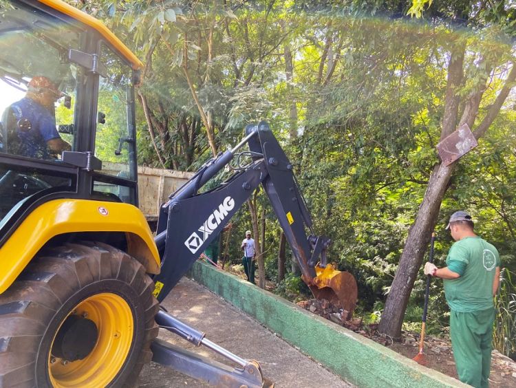 Cidadão toma multa de R$ 1.028,40 por jogar entulho irregularmente em mata próximo à “Edith Benini”