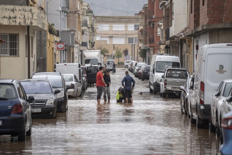 Tempestades na Espanha deixam vários mortos e causam destruição