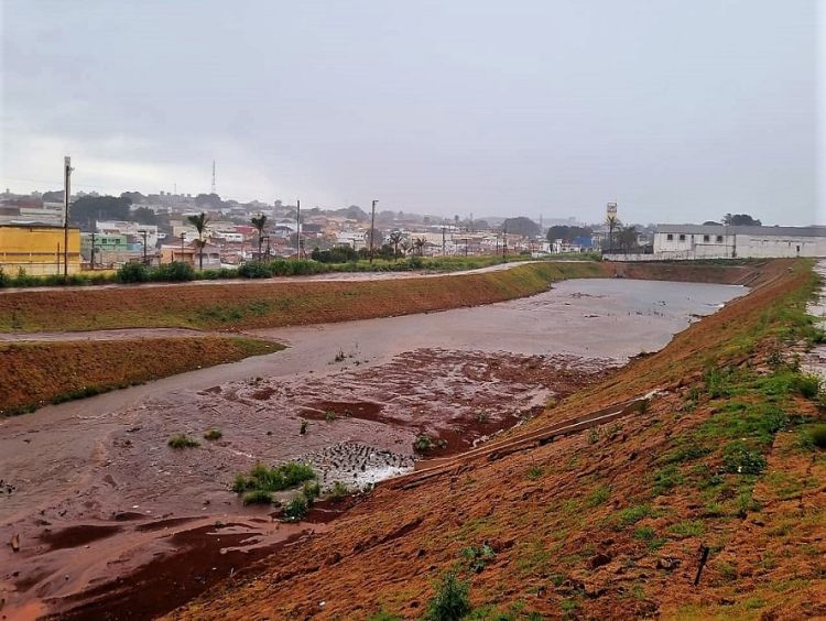 Piscinões absorvem água das chuvas e ajudam no combate às enchentes