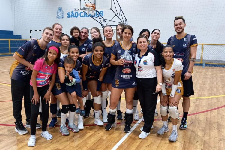 Vôlei feminino: Country vence e encosta nos líderes na Copa AVS/Smec