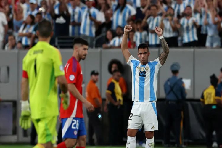 Argentina derrota Chile e se classifica para quartas da Copa América