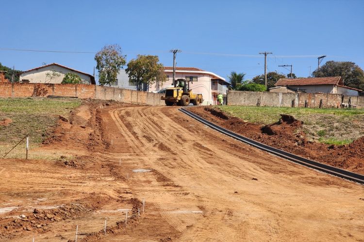 Prefeitura inicia prolongamento da rua do Parque na Vila Nery