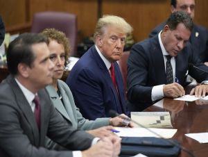 Trump se declara inocente em tribunal de Nova York