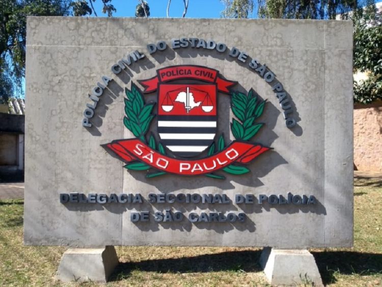 Caminhonete é furtada na Rua Riachuelo