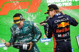 Alonso exalta sucesso de Verstappen na F1 2023: &quot;Subestimado&quot;