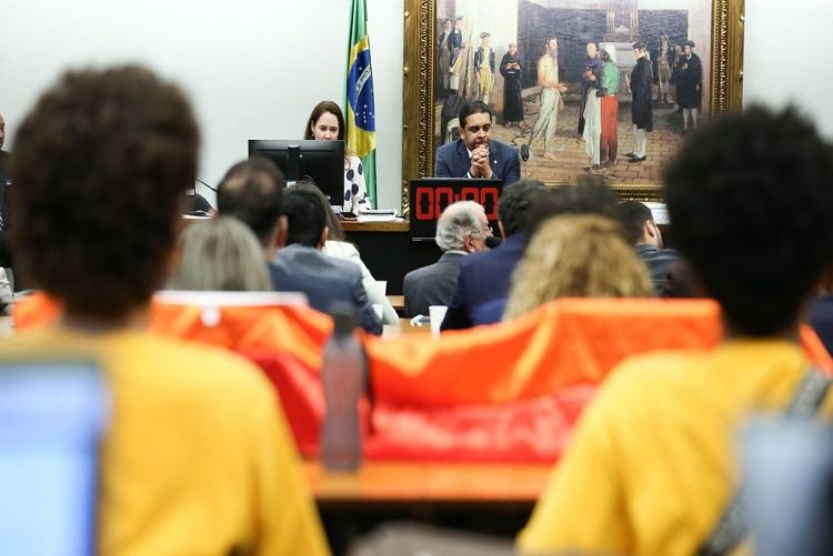 Comissão da Câmara aprova projeto que proíbe casamento homoafetivo