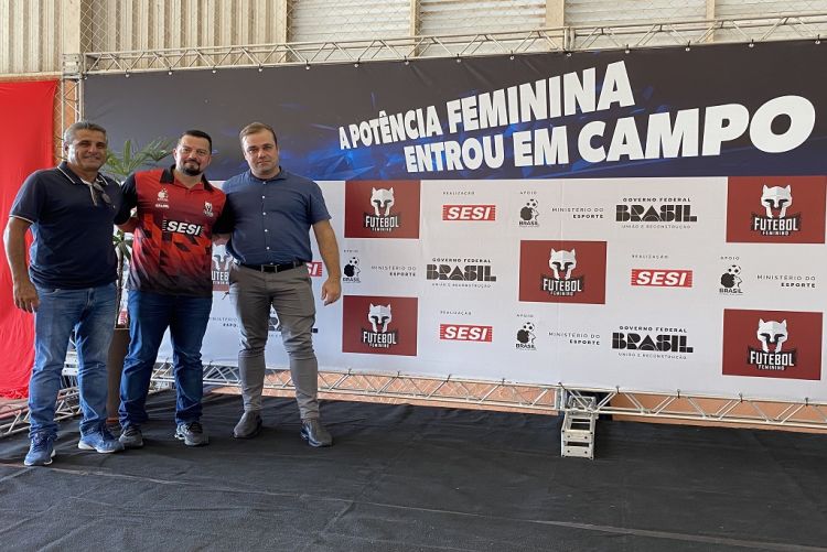 Gustavo Pozzi participa do lançamento do programa atletas do futuro futebol feminino SESI/SP