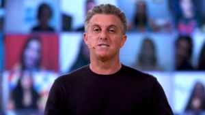 Luciano Huck pede para brasileiros irem às urnas no próximo domingo: &quot;Votar dura poucos segundos&quot;