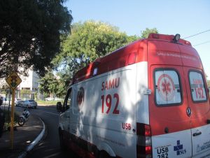 Motociclista sofre acidente e é levado à Santa Casa