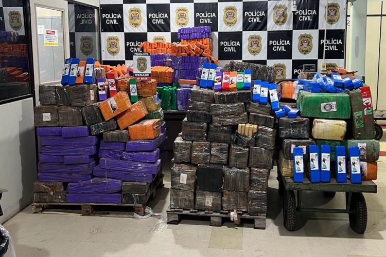 Dise apreende caminhão que transportava 2,7 toneladas de maconha