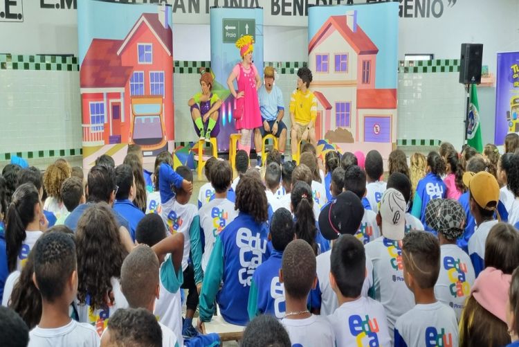 Escolas de Piracicaba recebem peça teatral sobre educação no trânsito