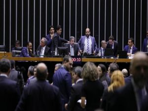 Câmara aprova MP que abre crédito extra para pagamento de benefícios