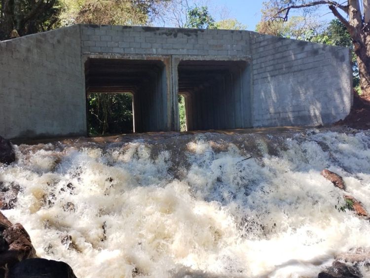 Prefeitura realiza a construção de nova ponte na estrada rural &#039;João Ponce da Costa&#039;