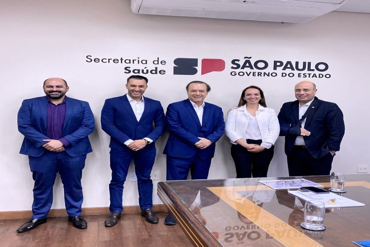 Santa Casa apresenta projeto de ampliação do serviço de nefrologia em reunião com o secretário de Estado da Saúde