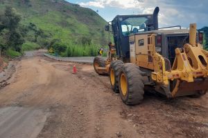 Eixo SP inicia reconstrução da base do pavimento na serra