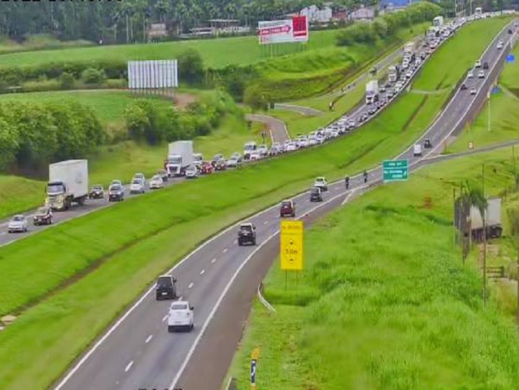 Feriado teve 1,1 milhão de veículos nas estradas da região