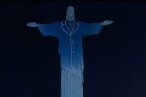 Cristo Redentor é &#039;vestido&#039; de Silvio Santos em homenagem