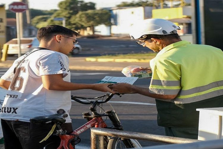 SP-310 na região de São Carlos tem quatro passarelas que garantem a segurança de pedestres e ciclistas